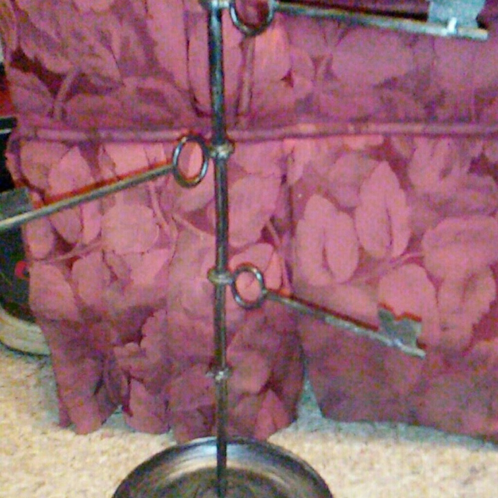 Necklace stand/holder